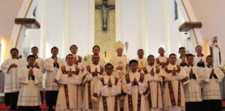 DELAPAN ORANG FRATER DITAHBISAN SEBAGAI DIAKON