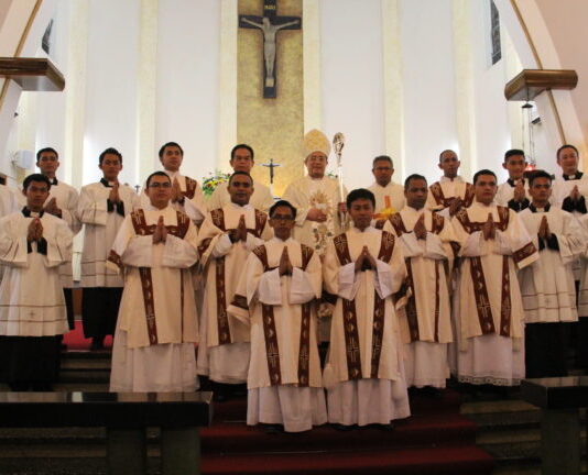 DELAPAN ORANG FRATER DITAHBISAN SEBAGAI DIAKON