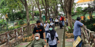 Romo Sepuh Jalan-Jalan