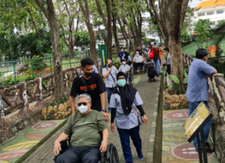 Romo Sepuh Jalan-Jalan